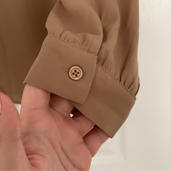 NWOT- Milano tan blouse with pockets - Picture 3 of 5